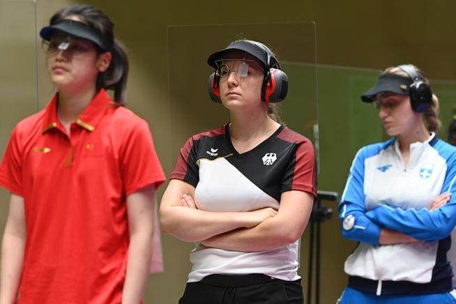  Xiong Yaxuan (l-r) aus China, Doreen Vennekamp aus Deutschland und Anna Korakaki aus Griechenland | Bild:picture alliance/dpa | Swen Pförtner