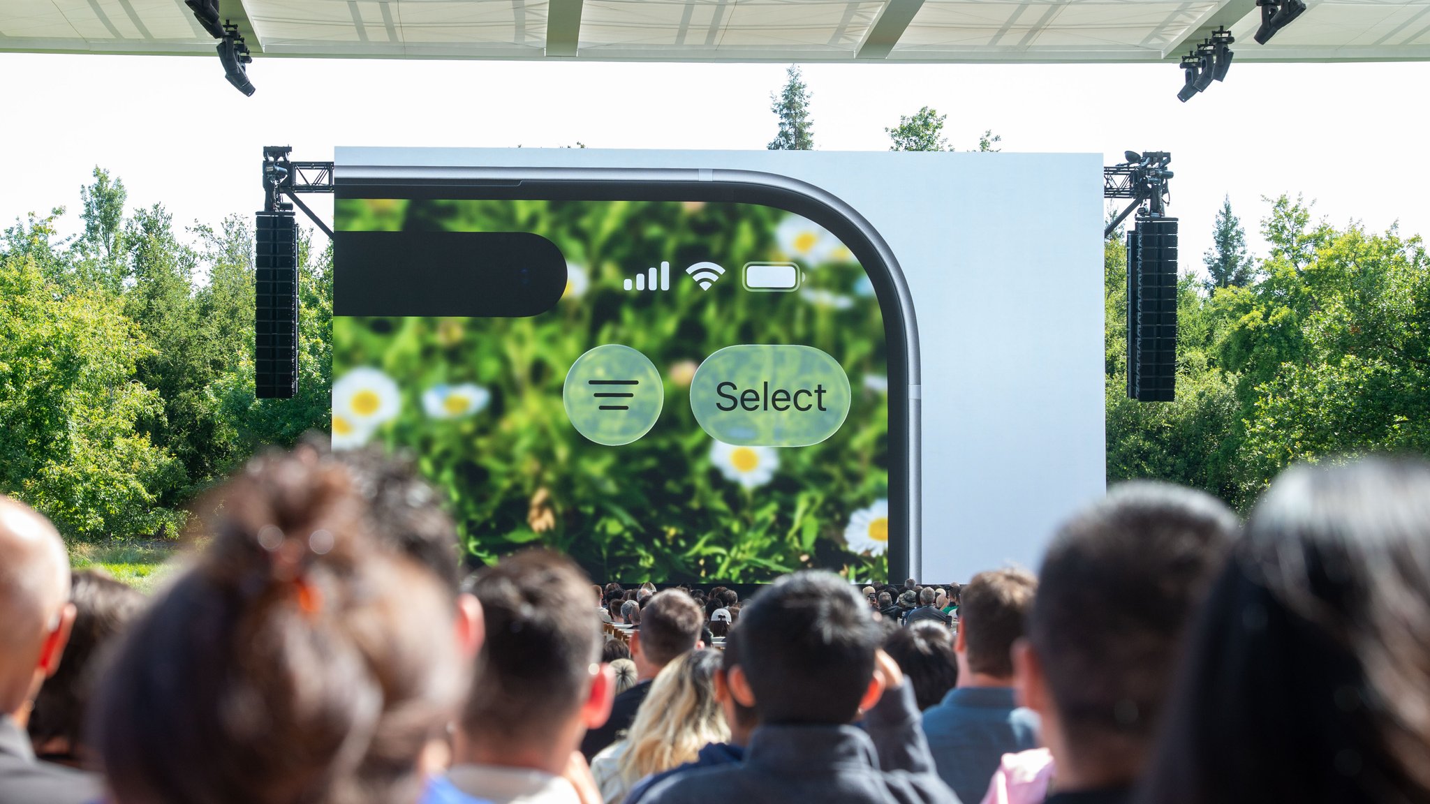Apple präsentiert sein neues Design "Liquid Glass" - doch die Tech-Community hätte mehr KI-News erwartet.