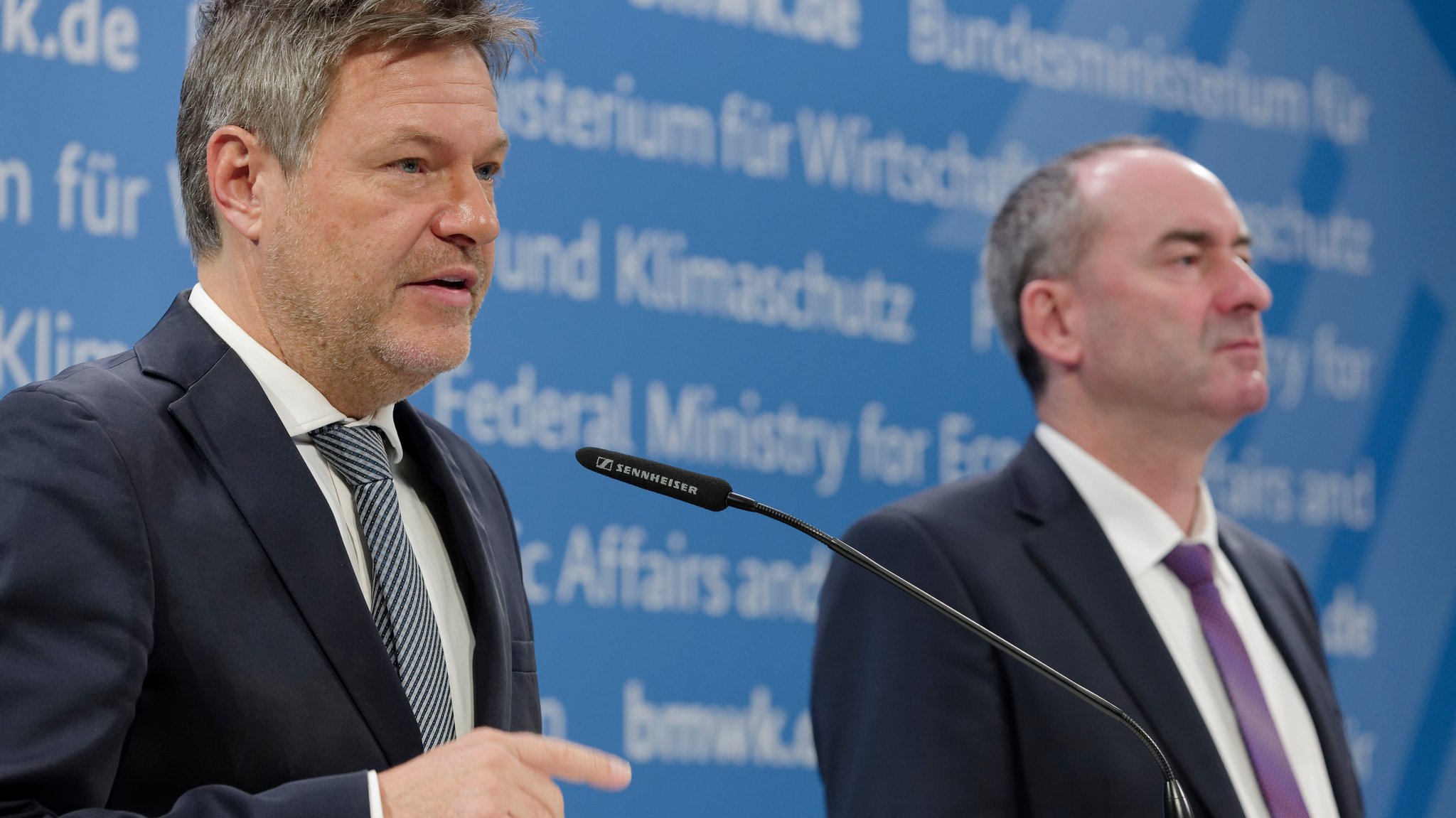 Ziemlich schlechte Freunde: Aiwangers Briefwechsel mit Habeck
